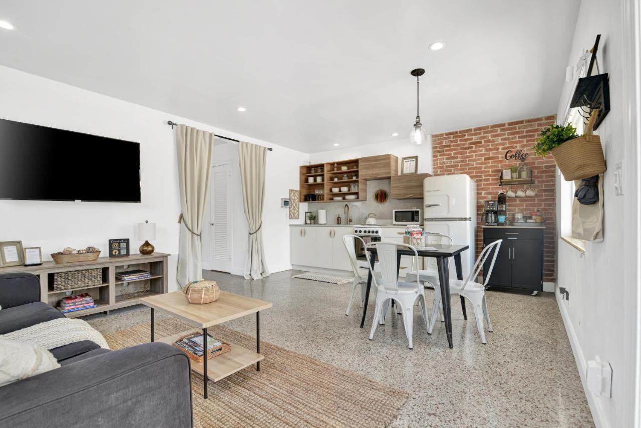 Modern Near & Downtown W/ Private Yard Lake Worth Beach