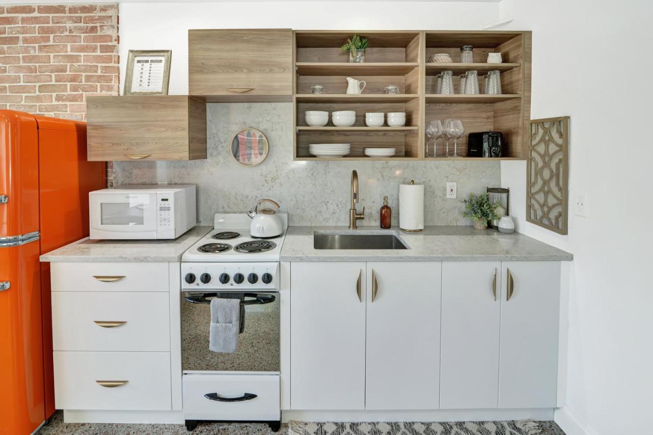 Modern Near & Downtown W/ Private Yard * Lake Worth Beach