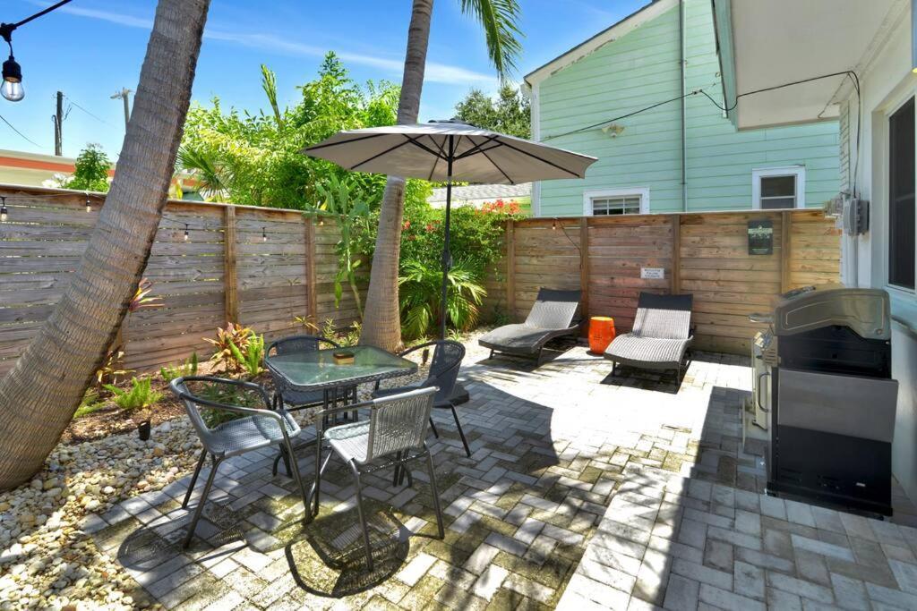 Modern Near & Downtown W/ Private Yard *