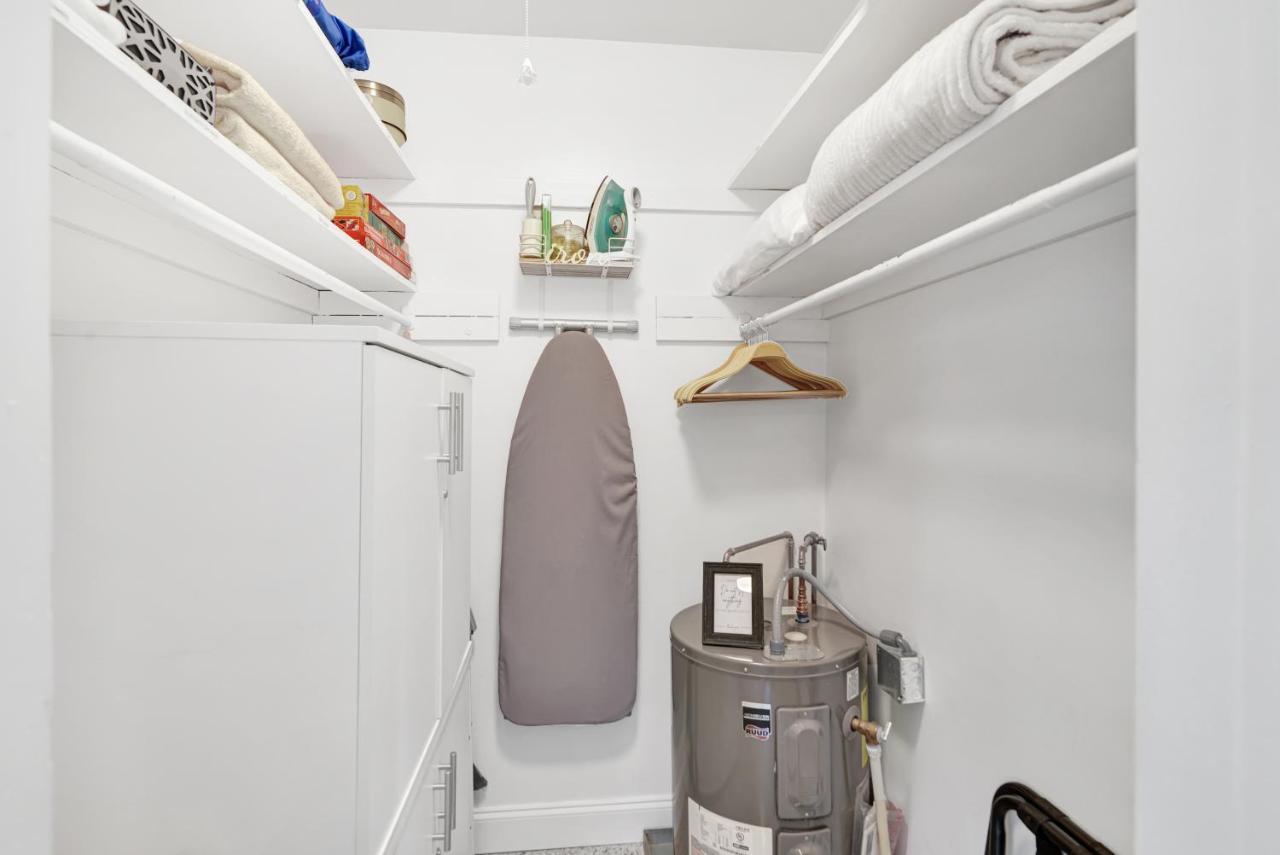 Modern Near & Downtown W/ Private Yard Apartment *