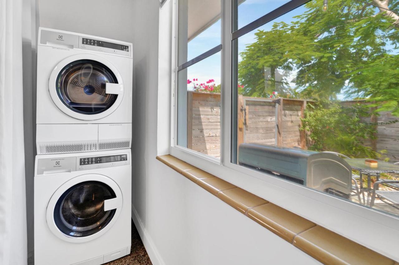 Modern Near & Downtown W/ Private Yard Apartment *