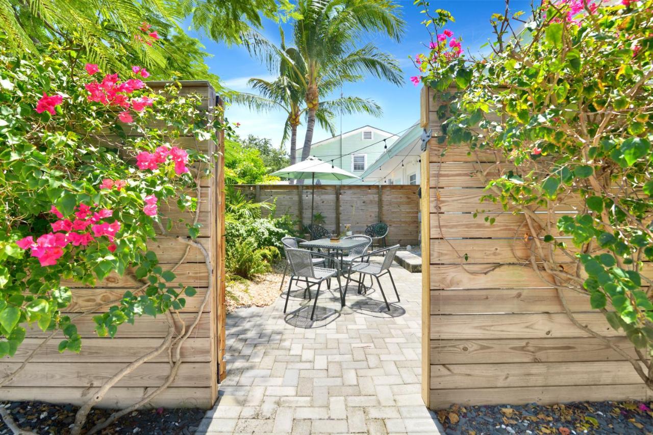 Modern Near & Downtown W/ Private Yard