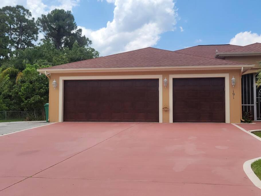 Charming Vacation In Port St Lucie. Holiday home