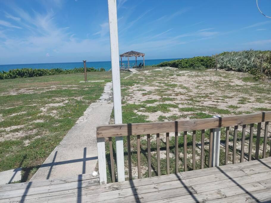 Melbourne Ocean Front House On 1.2 Acres Holiday home