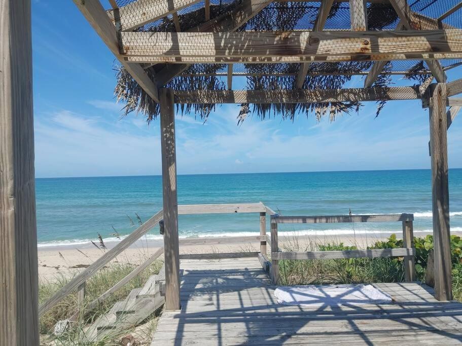 Melbourne Ocean Front House On 1.2 Acres Holiday home *