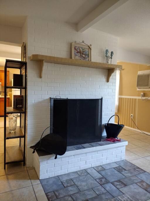 Holiday home Cozy Vintage Waterfront With Fireplace And Kayaks *