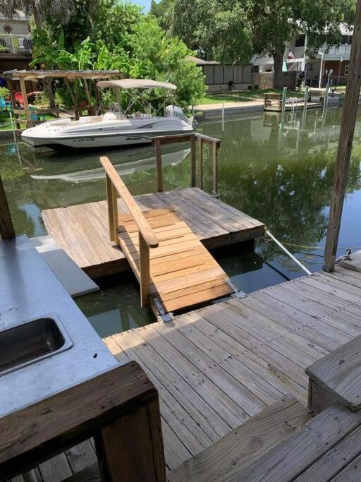 Cozy Vintage Waterfront With Fireplace And Kayaks *