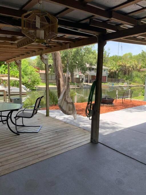 Cozy Vintage Waterfront With Fireplace And Kayaks Holiday home *
