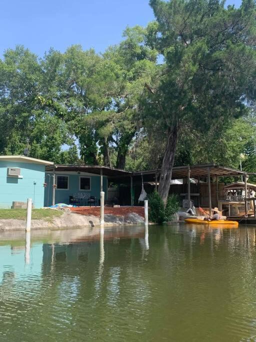 Holiday home Cozy Vintage Waterfront With Fireplace And Kayaks