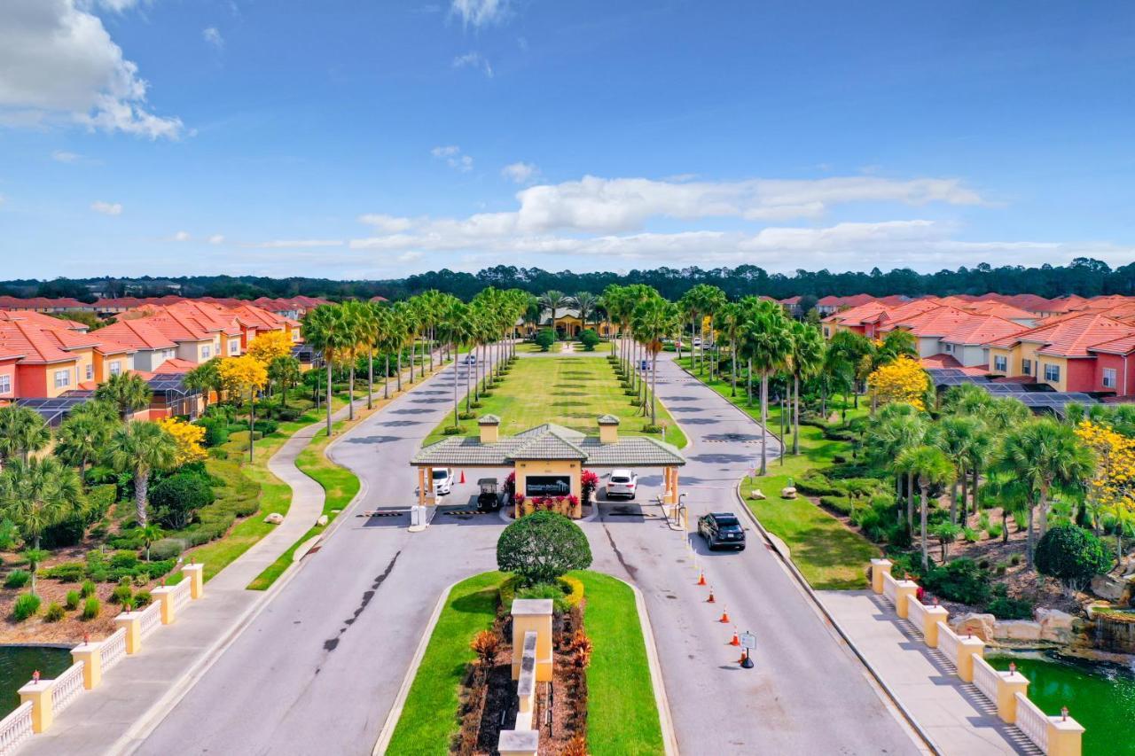Villa Marvelous Magical House: Amazing Themes And Pool, 5mi Kissimmee