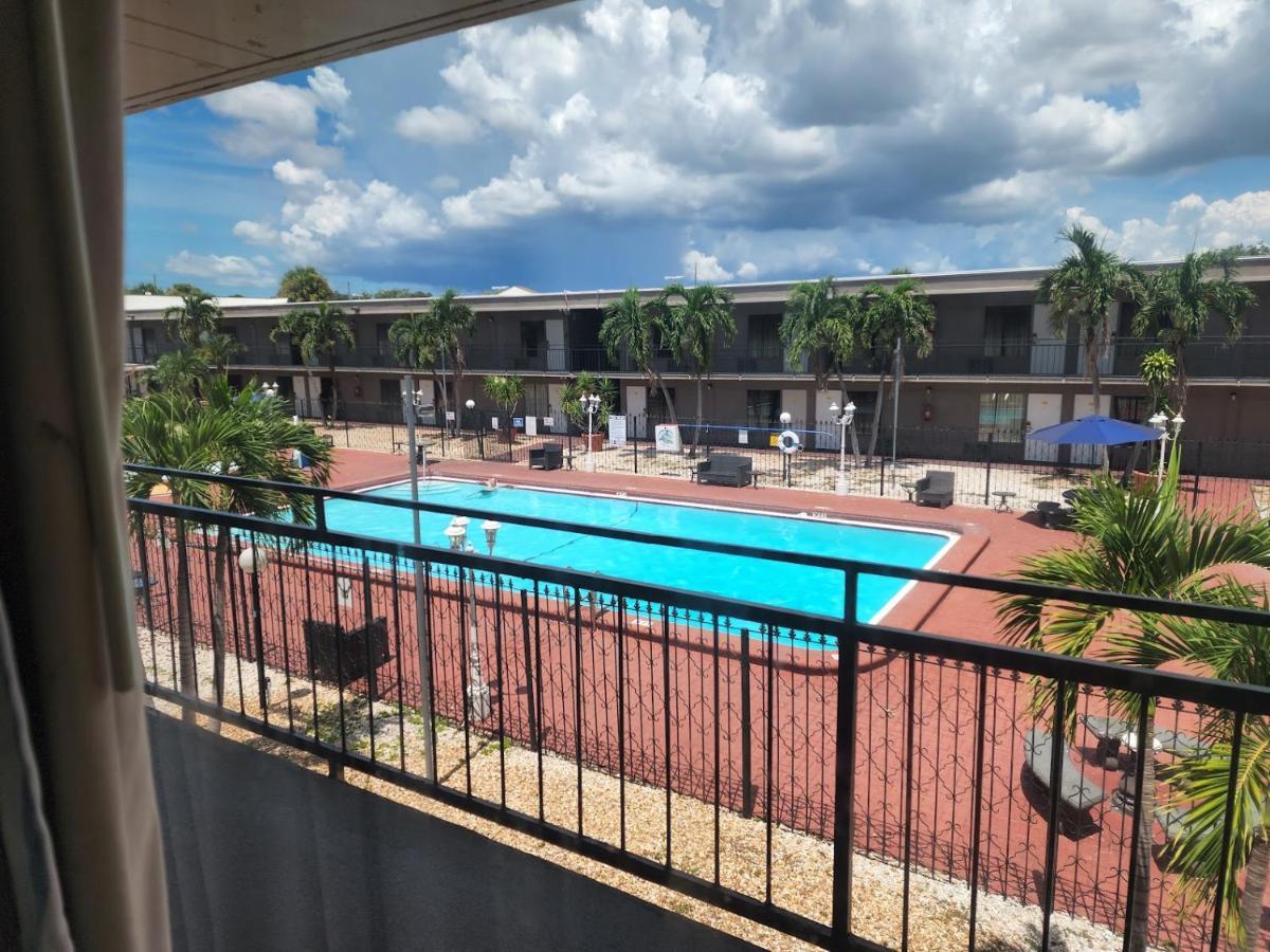 Days By Wyndham St. Petersburg / Tampa Bay Area Motel 3*