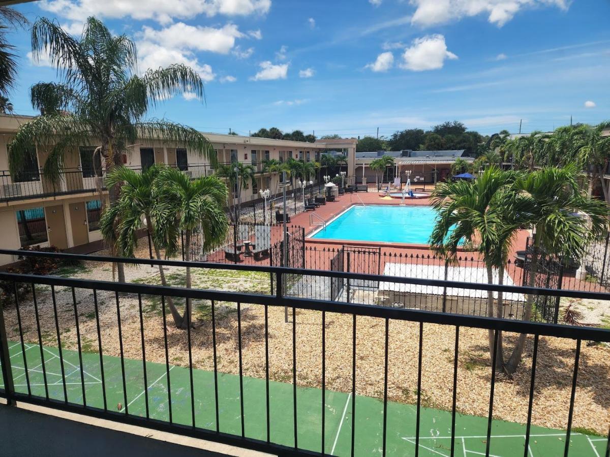 Days By Wyndham St. Petersburg / Tampa Bay Area Motel 3*