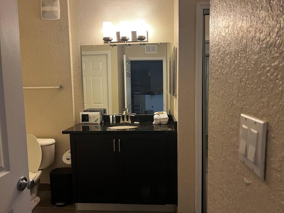 Luxurious By The Water Apartment *