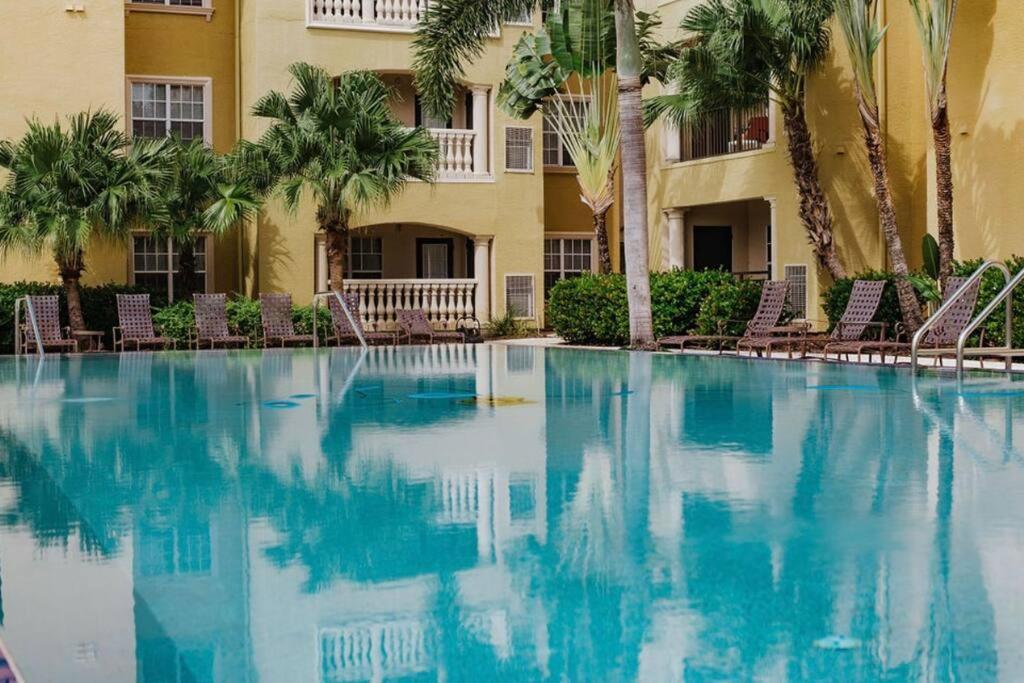 Luxurious By The Water Apartment Tampa