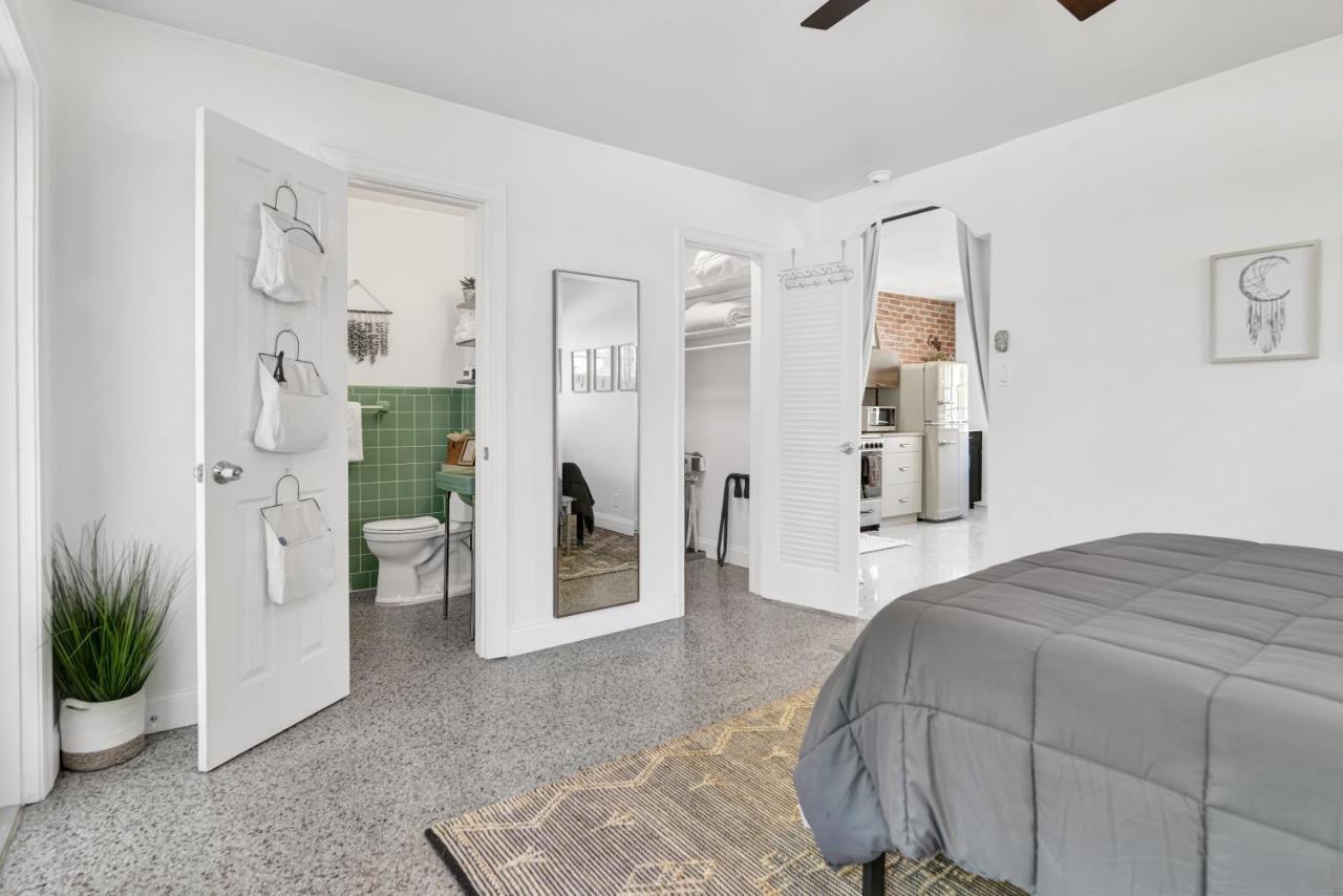 Modern Near & Downtown W/ Private Yard Apartment *