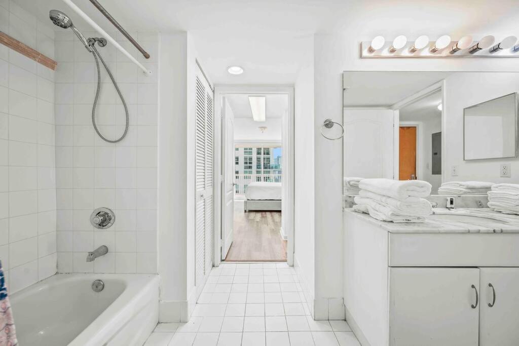 Amazing 1 Bed 1 Bath • Brickell • & Bay View Apartment