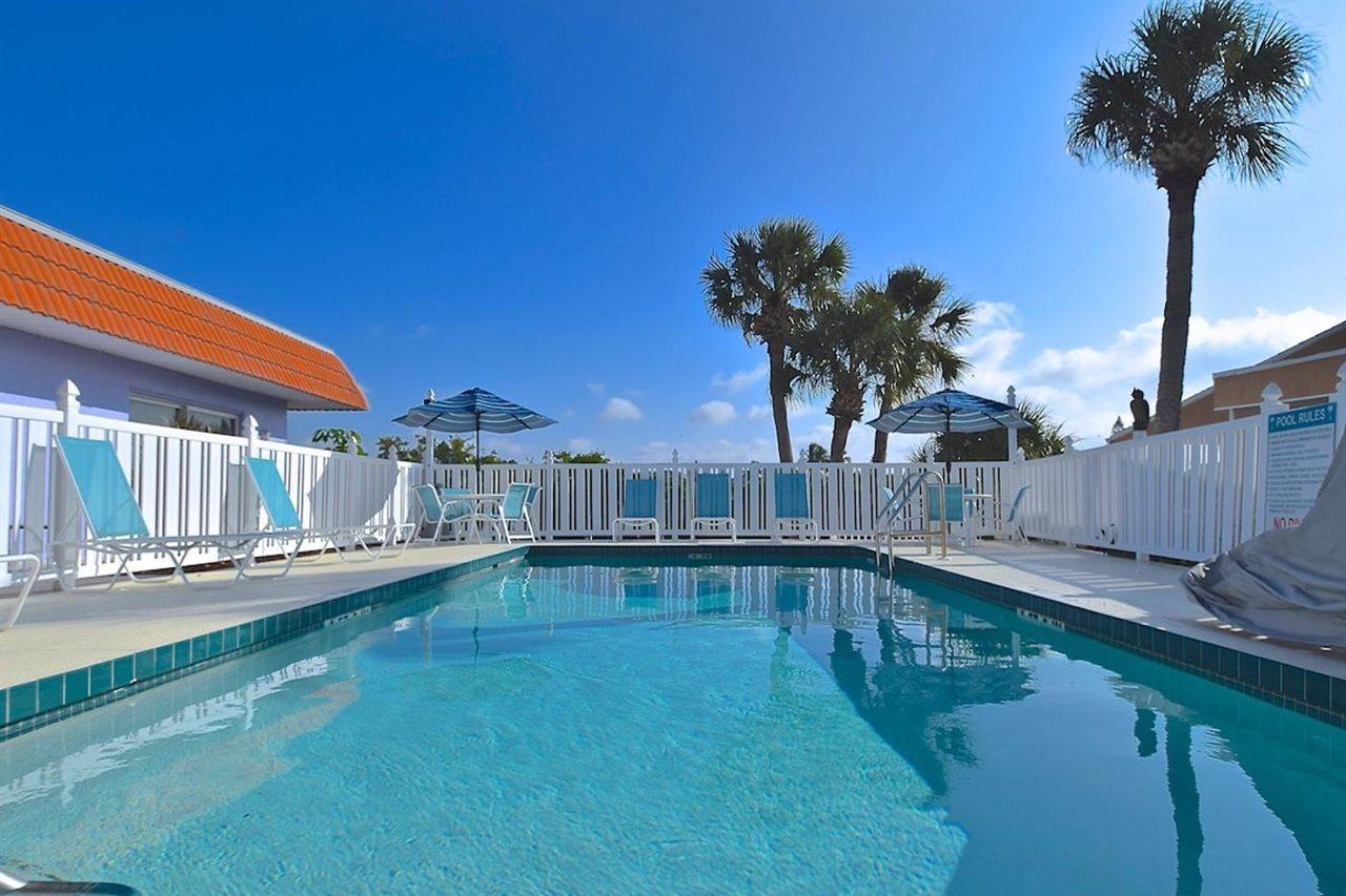A Retreat On Casey Key 2*