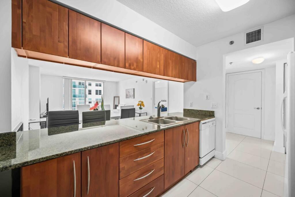 Luxurious 1 Bed In Brickell • Ocean View Apartment *