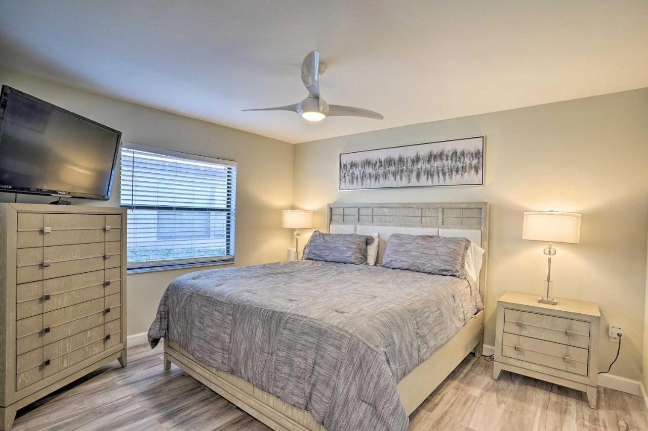 Apartment With Pool Access About 1 Mile To Golf!
