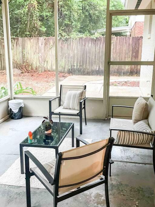 Holiday home Prime Location - 15 Mins From Downtown + Airport!