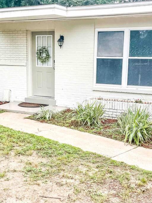 Prime Location - 15 Mins From Downtown + Airport! *
