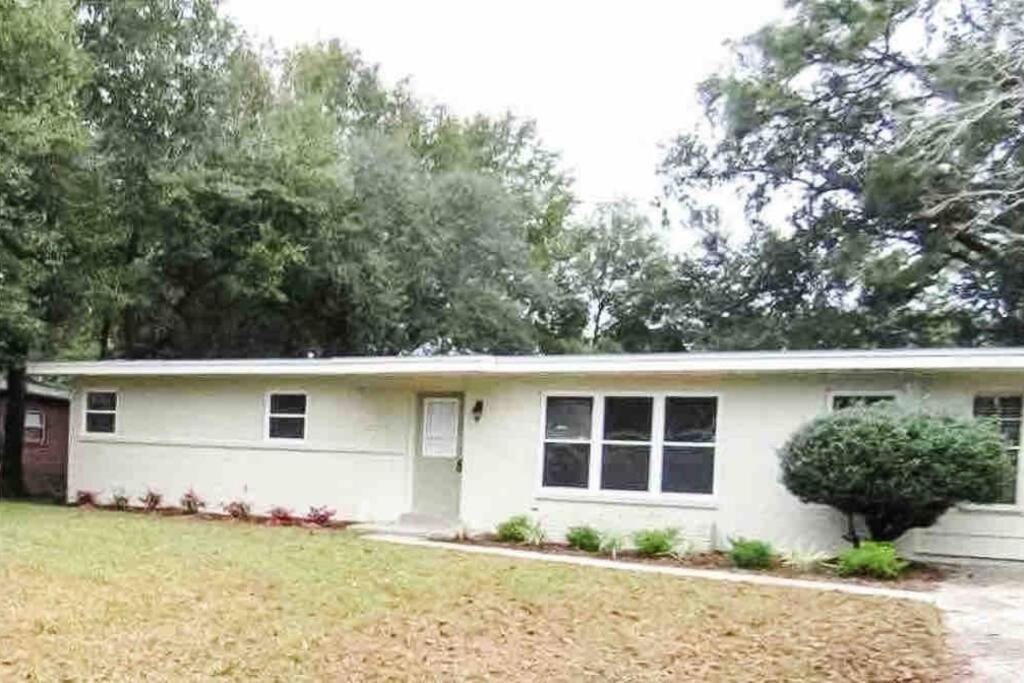 Prime Location - 15 Mins From Downtown + Airport! Holiday home *