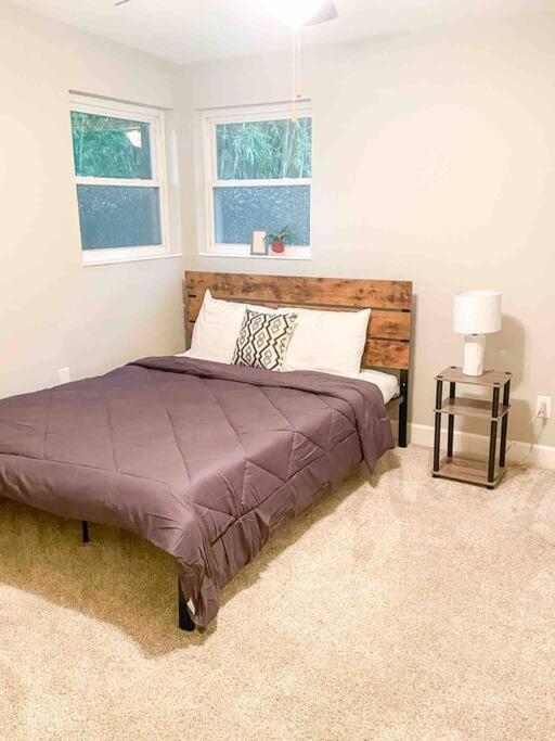 Holiday home Prime Location - 15 Mins From Downtown + Airport! Pensacola