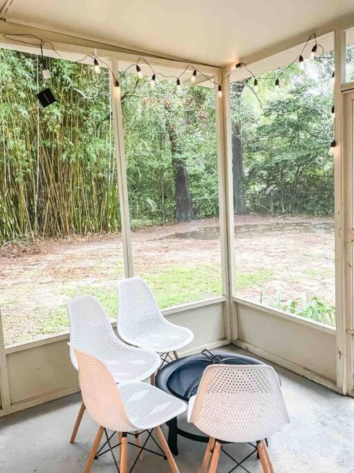 Prime Location - 15 Mins From Downtown + Airport! Holiday home *