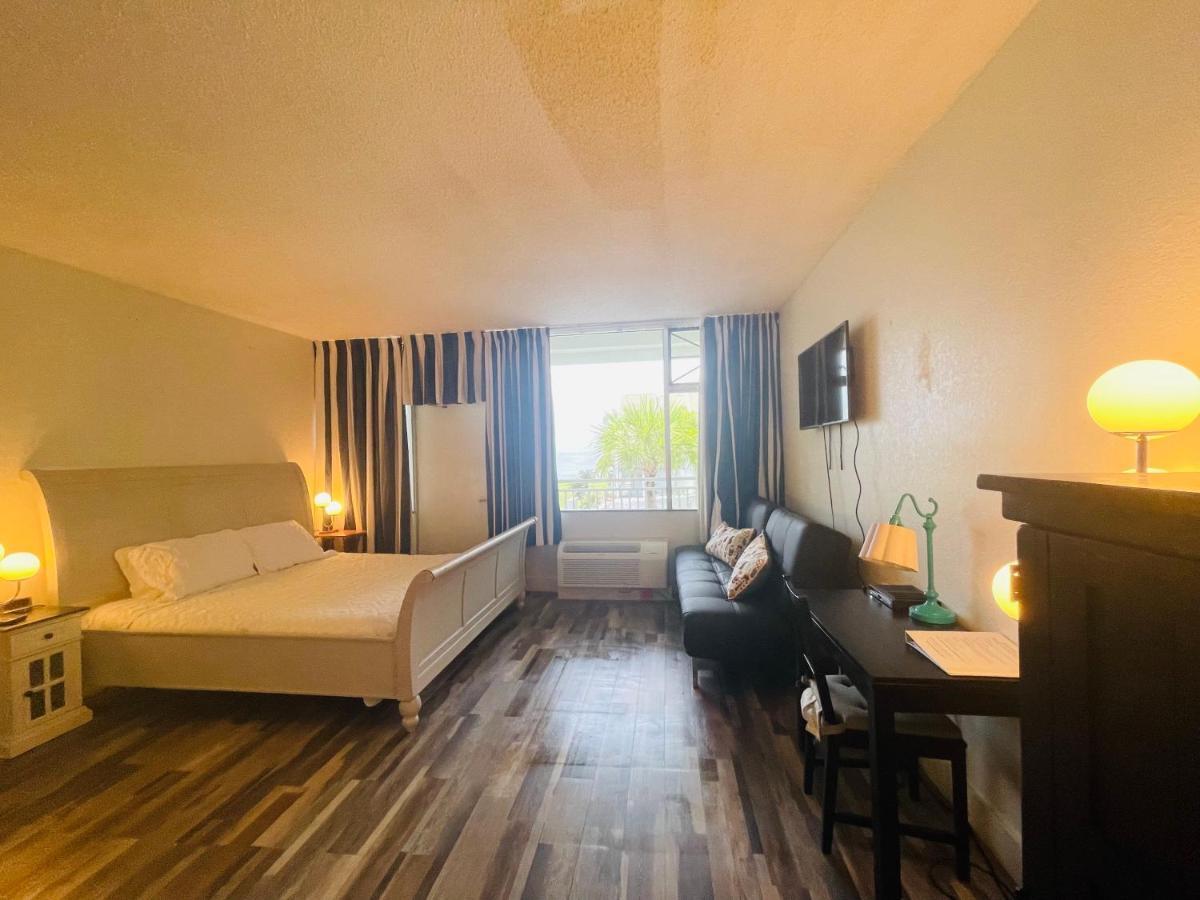 Tampa Bay, Step Away, Wifi, Free Parking,pools, Jacuzzi *