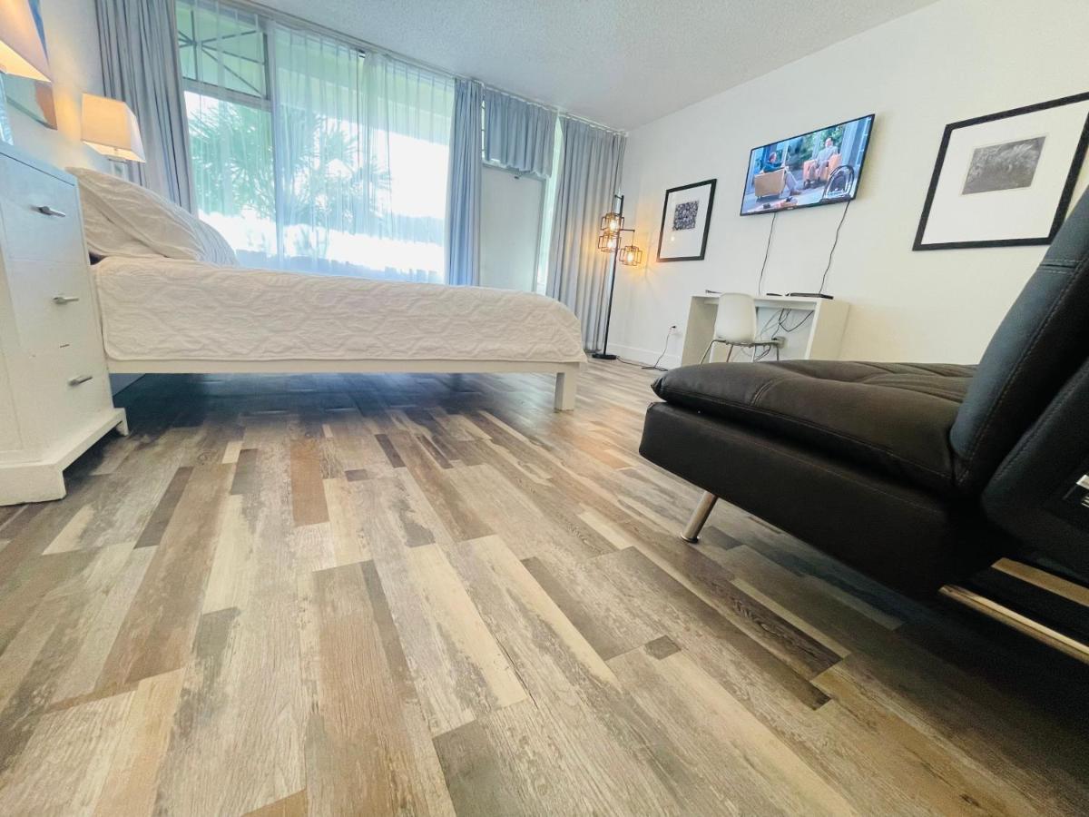 Tampa Bay, Step Away, Wifi, Free Parking,pools, Jacuzzi * Ruskin