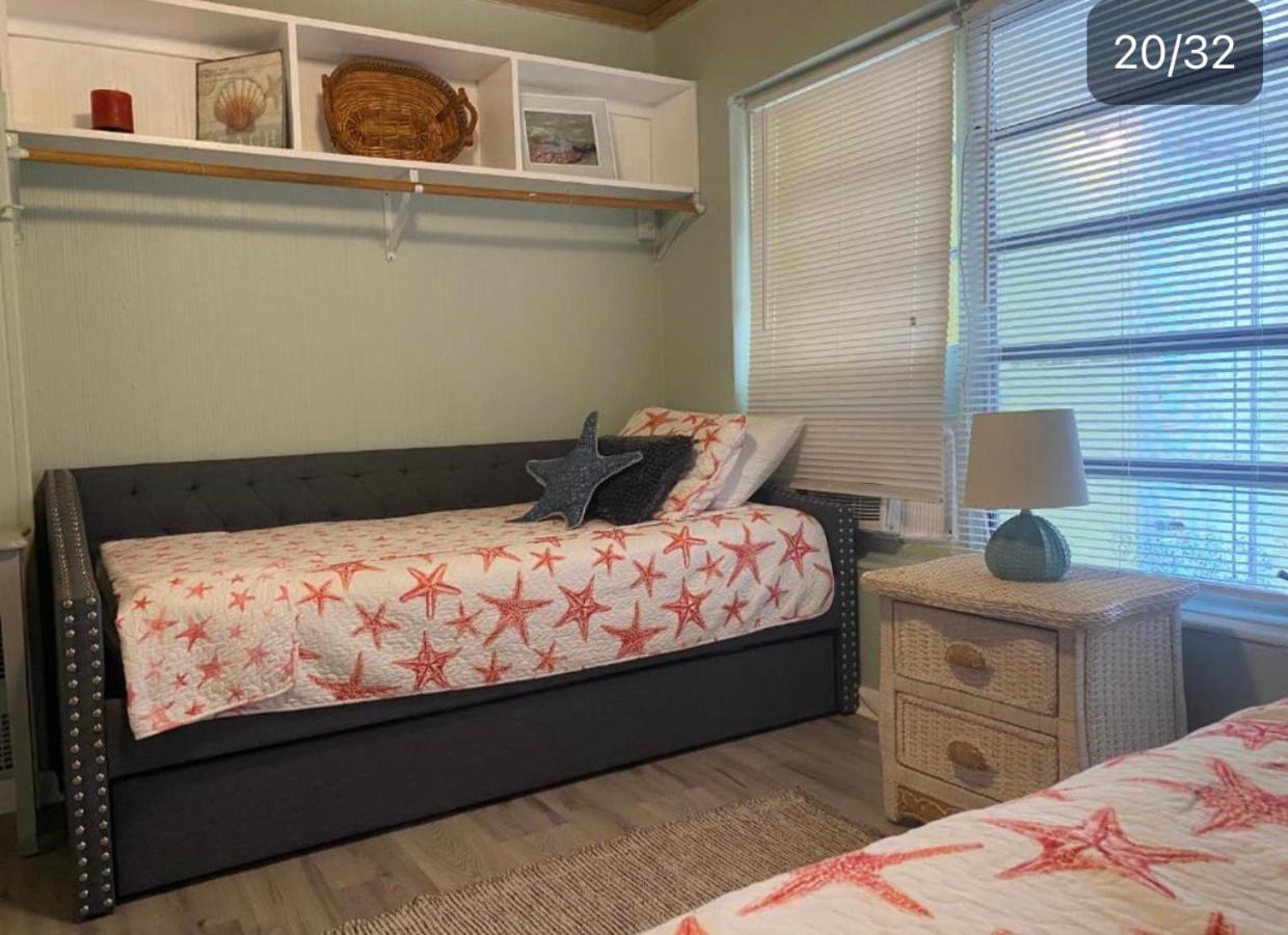 Resort Option1 3 Bedroom House Only Option2 Studio Cottage Only Option3 House Plus Cottage Fenced Backyard Private Patio Areas Grill Firepit Plenty Parking! Quick Access 10 Min To Beach Airport Delray West Palm