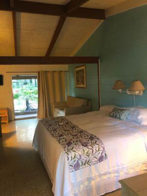 Tropical Marina & On Beresford DeLand