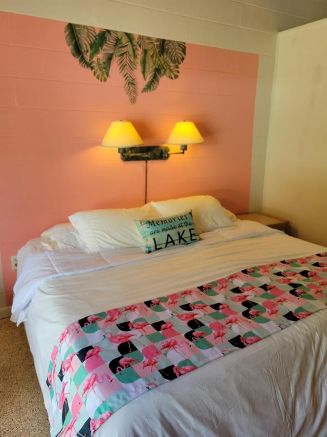 Tropical Marina & On Beresford DeLand