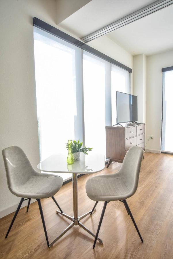 Bright Center Corner Apartment *