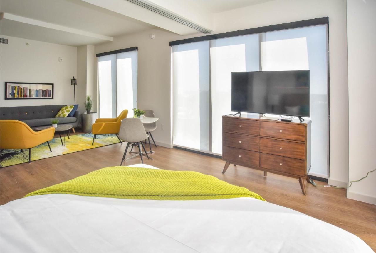 Bright Center Corner Apartment