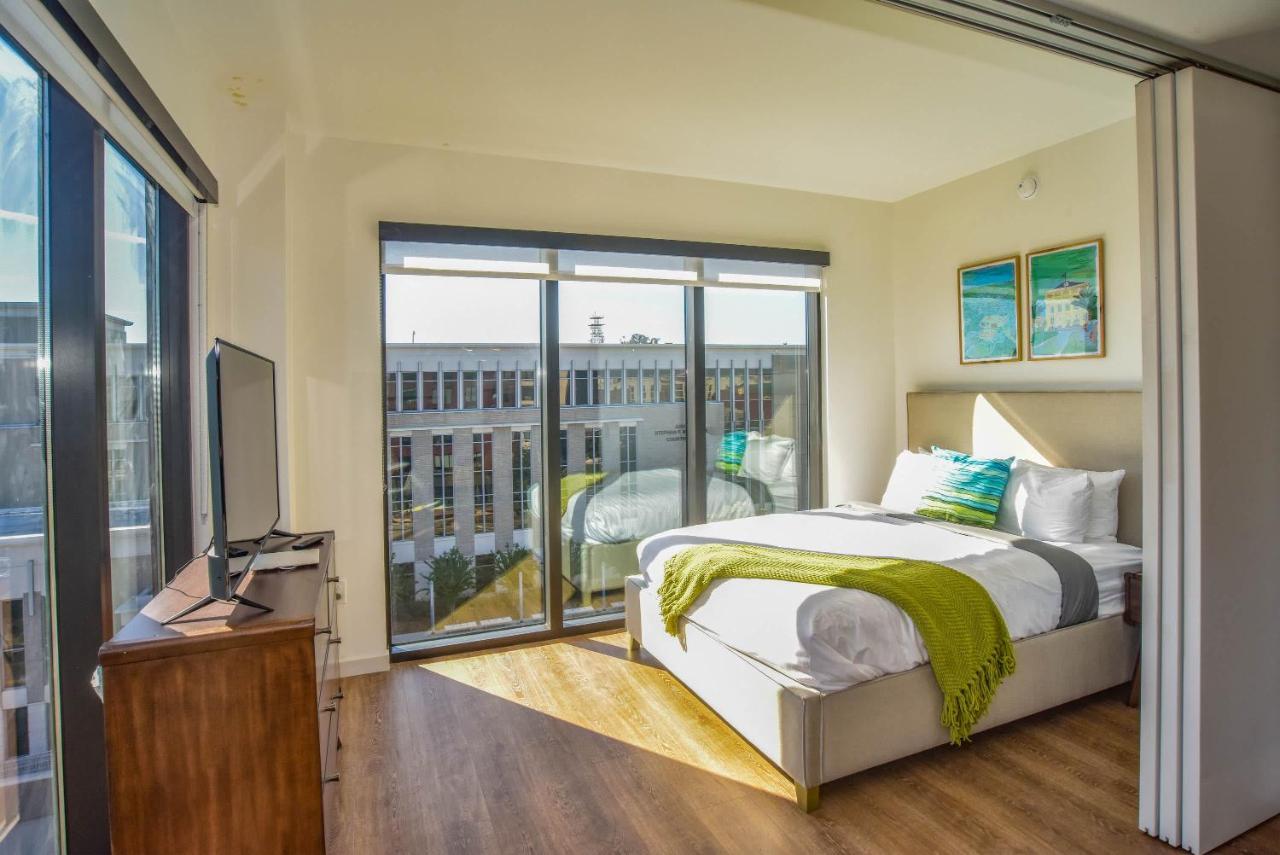 Bright Center Corner Apartment *