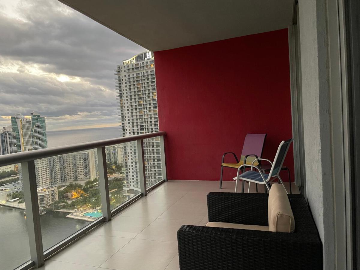 Stunning Penthouse Waterfront 2bd 2ba *