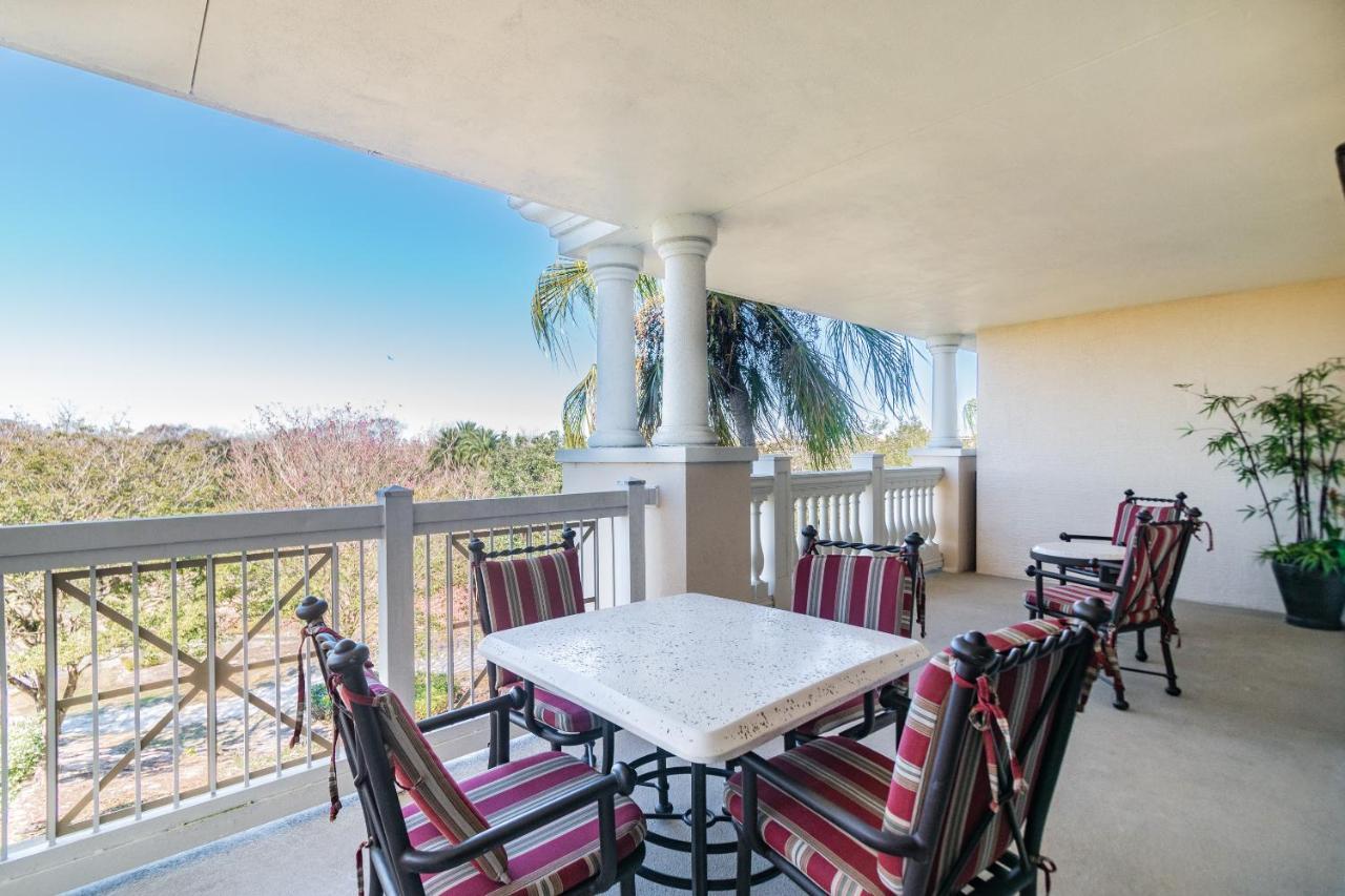 Reunion Villa: Spacious Getaway With Heated Pools