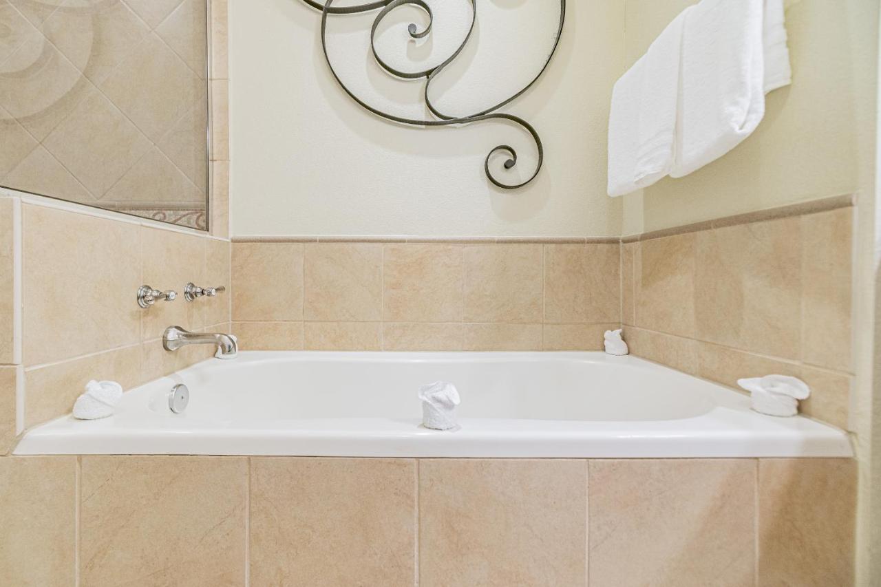 Reunion Villa: Spacious Getaway With Heated Pools * Kissimmee