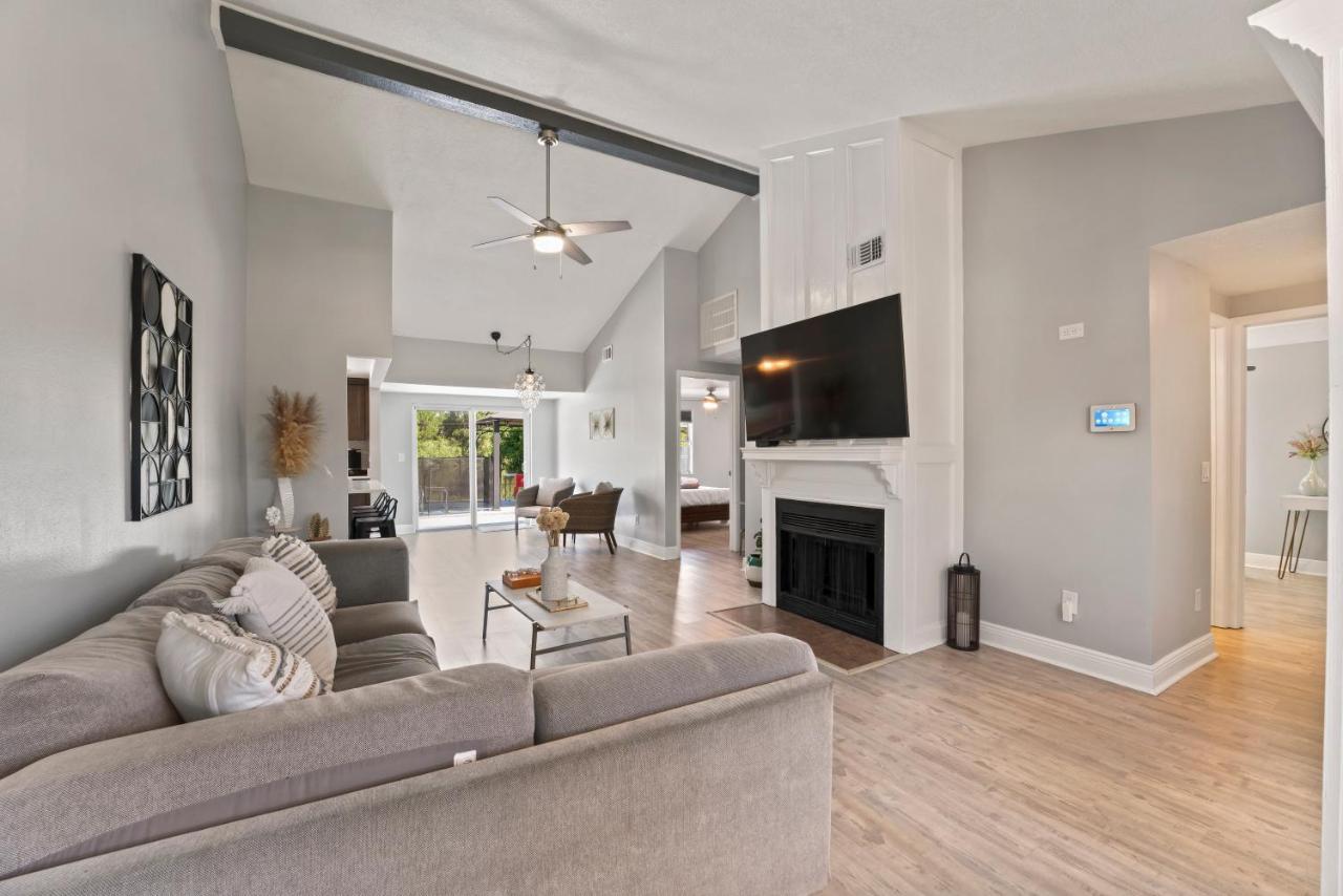 Charming 3 Bed/ba W/pool And View! Holiday home