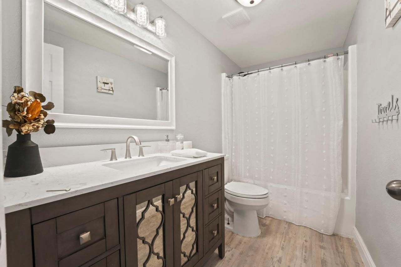 Charming 3 Bed/ba W/pool And View! Holiday home Tampa