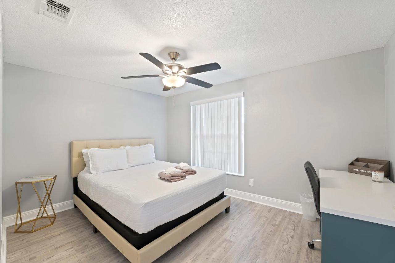 Charming 3 Bed/ba W/pool And View!