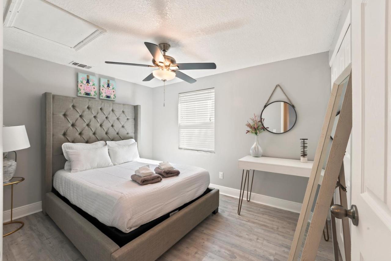 Holiday home Charming 3 Bed/ba W/pool And View! Tampa