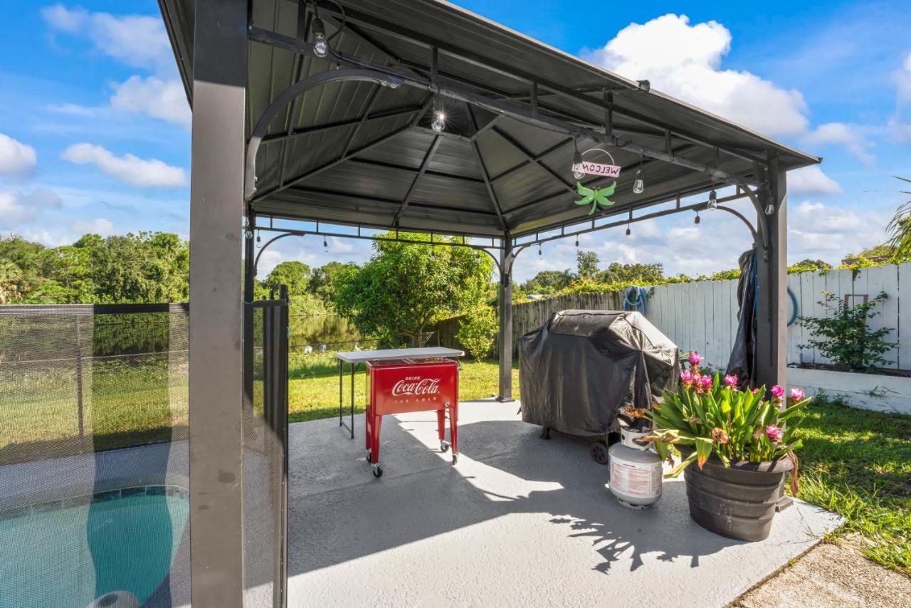 Charming 3 Bed/ba W/pool And View!