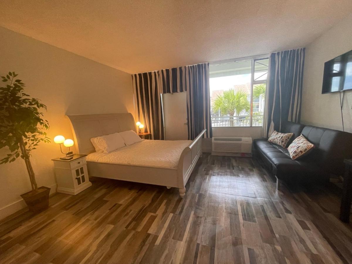 Tampa Bay, Step Away, Wifi, Free Parking,pools, Jacuzzi Aparthotel Ruskin