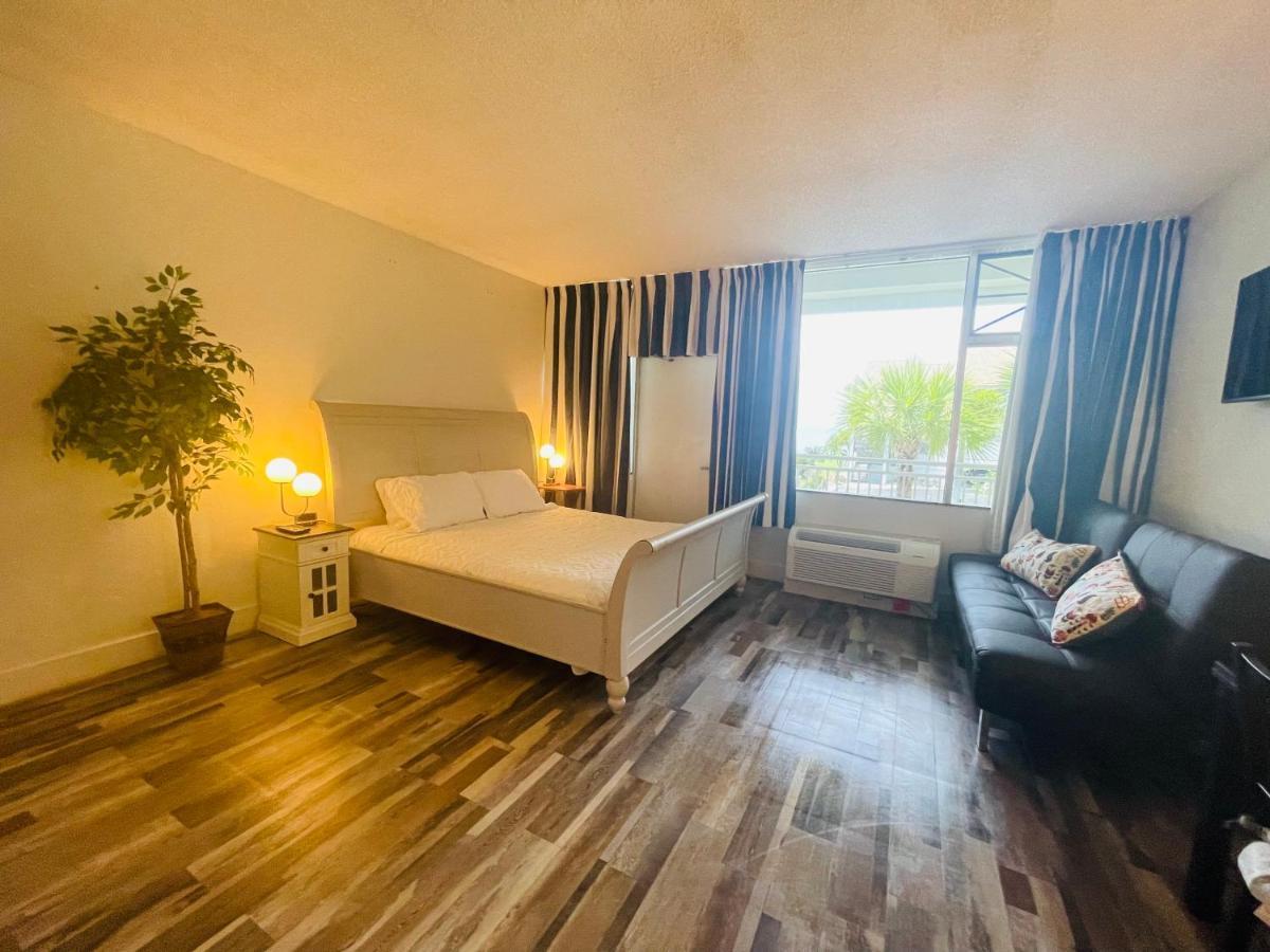 Tampa Bay, Step Away, Wifi, Free Parking,pools, Jacuzzi Ruskin
