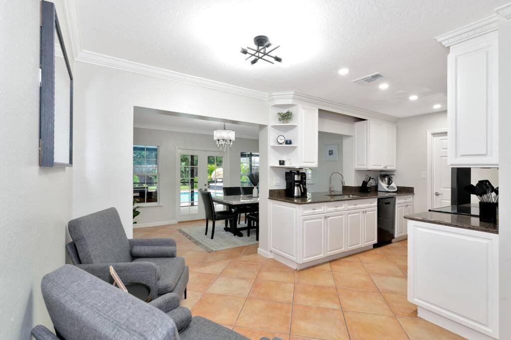 Holiday home Private Backyard Oasis! Hot Tub & Salt Water Pool! Sarasota