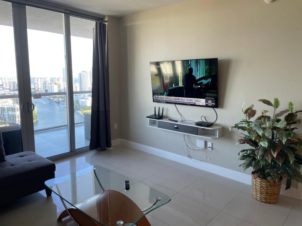 Stunning Penthouse Waterfront 2bd 2ba Hallandale Beach