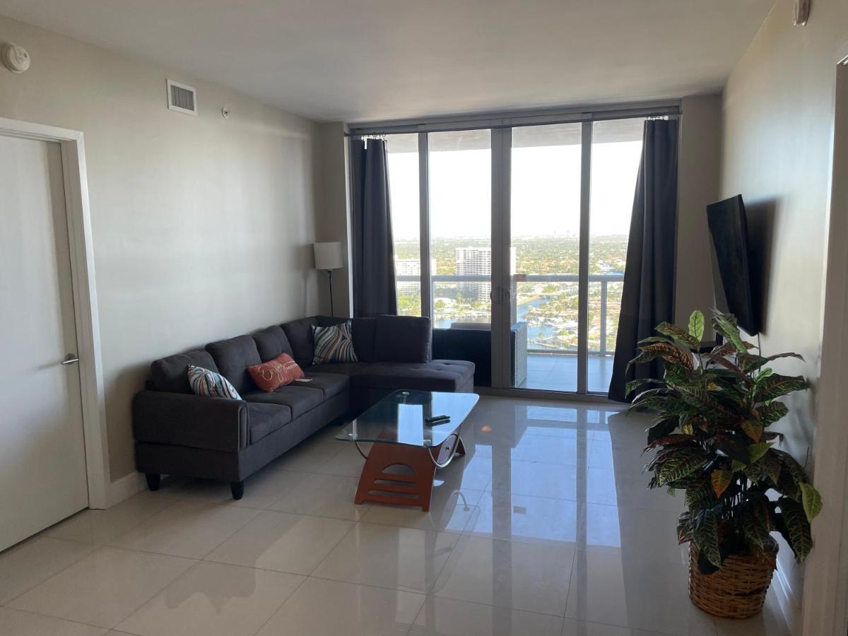 Stunning Penthouse Waterfront 2bd 2ba Aparthotel Hallandale Beach