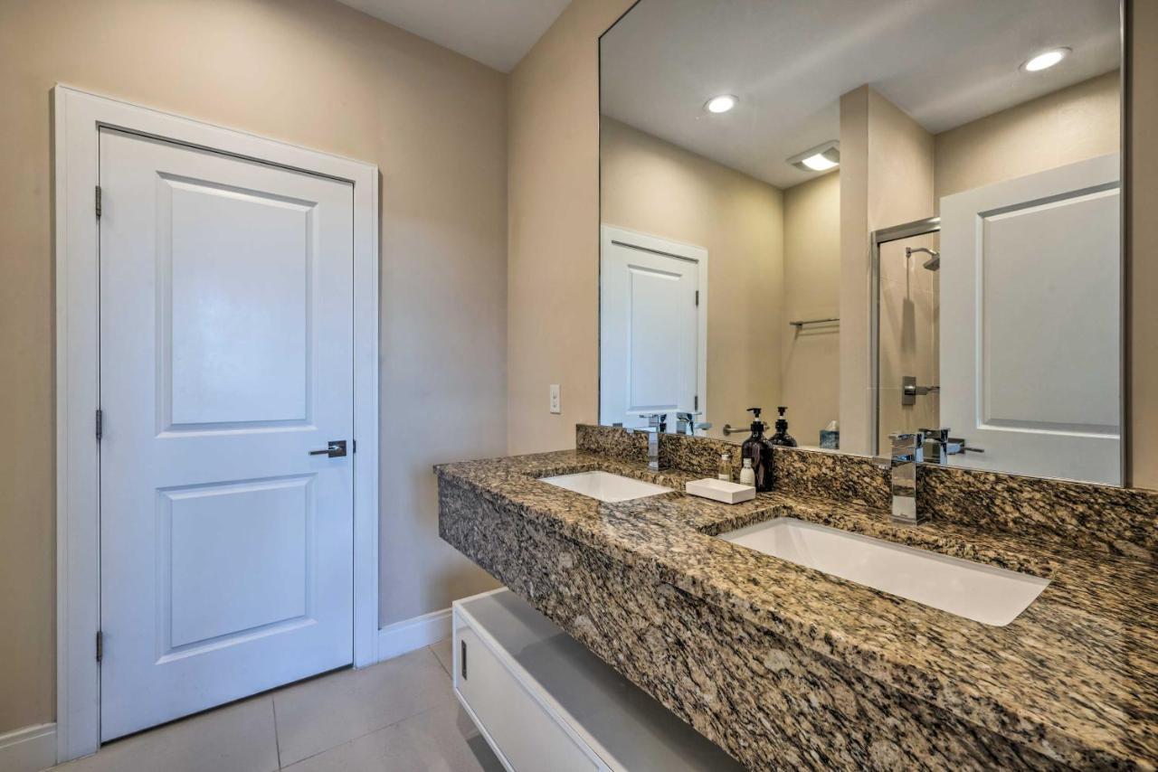Upscale Townhome Close To Walt World! *